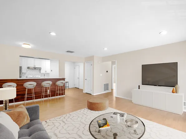 300 Crown Ct APT 523, Edgewater, NJ 07020