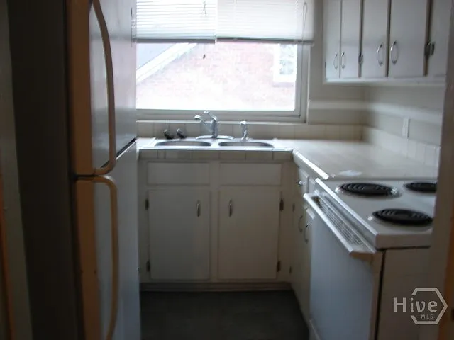 1208 E Victory Dr #2 — Photo 6