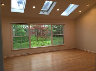 4055 Bordeaux Dr, Northbrook, IL 60062