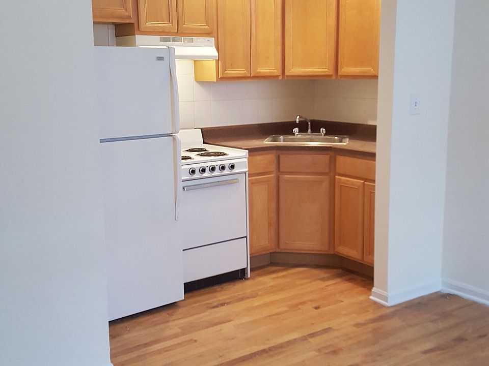 1st image of 1909 W Wilson Ave