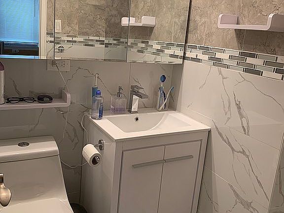 5th image of 225 E 36th St #1-G