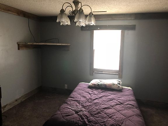 Bedroom 14 by 14 large with closet 