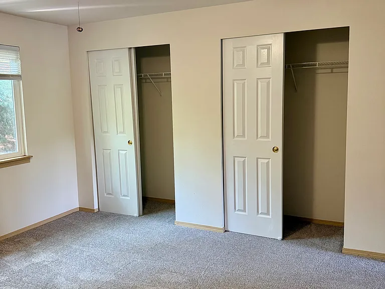 1560 Estate Pl — Photo 10