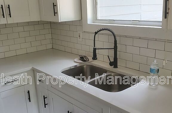 3rd image of 625 27th Ave S