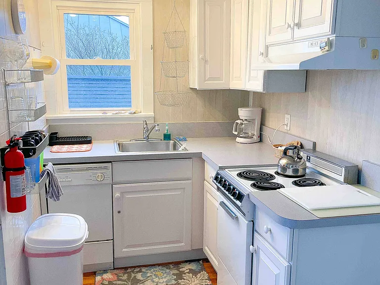 36 Maryland Ave #C — Photo 9