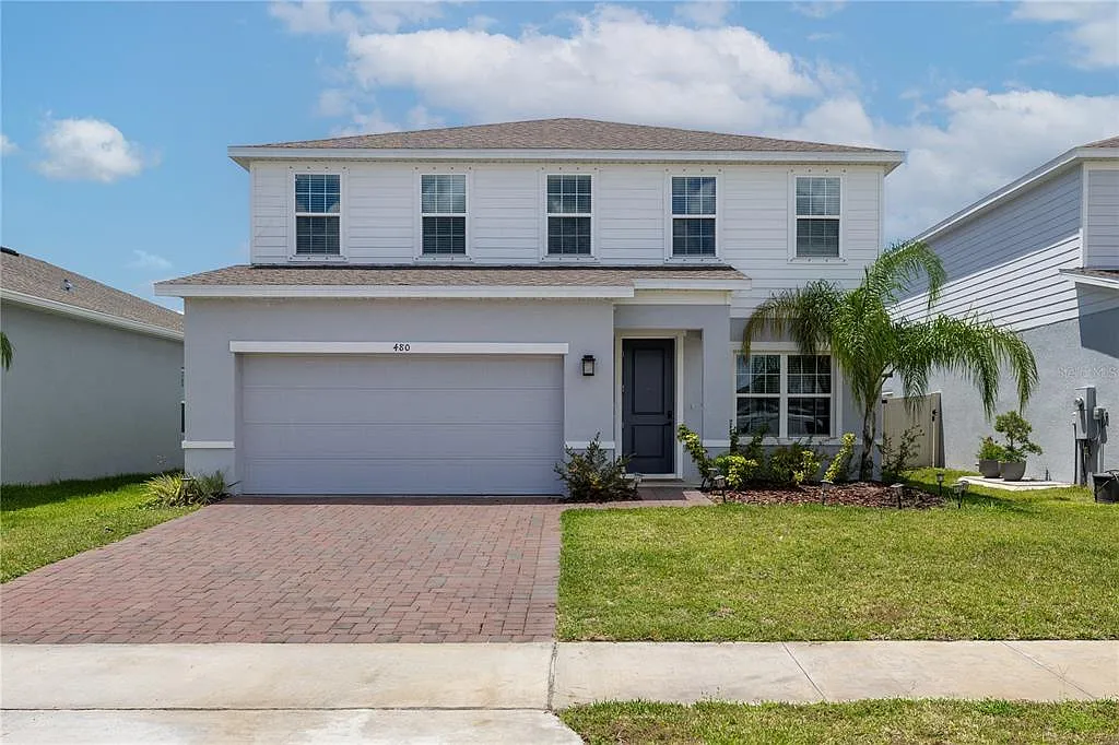 4 bed, 2.5 bath, 2409 sqft, $2,800 — Photo 1