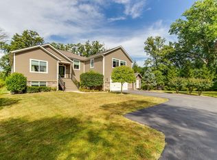 501 Quassey Ave, Lake Bluff, IL 60044