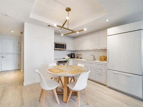 5th image of 45 SW 9th St APT 1904