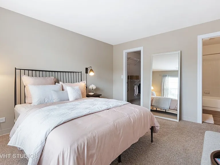 37 Kensington Cir #204 — Photo 8