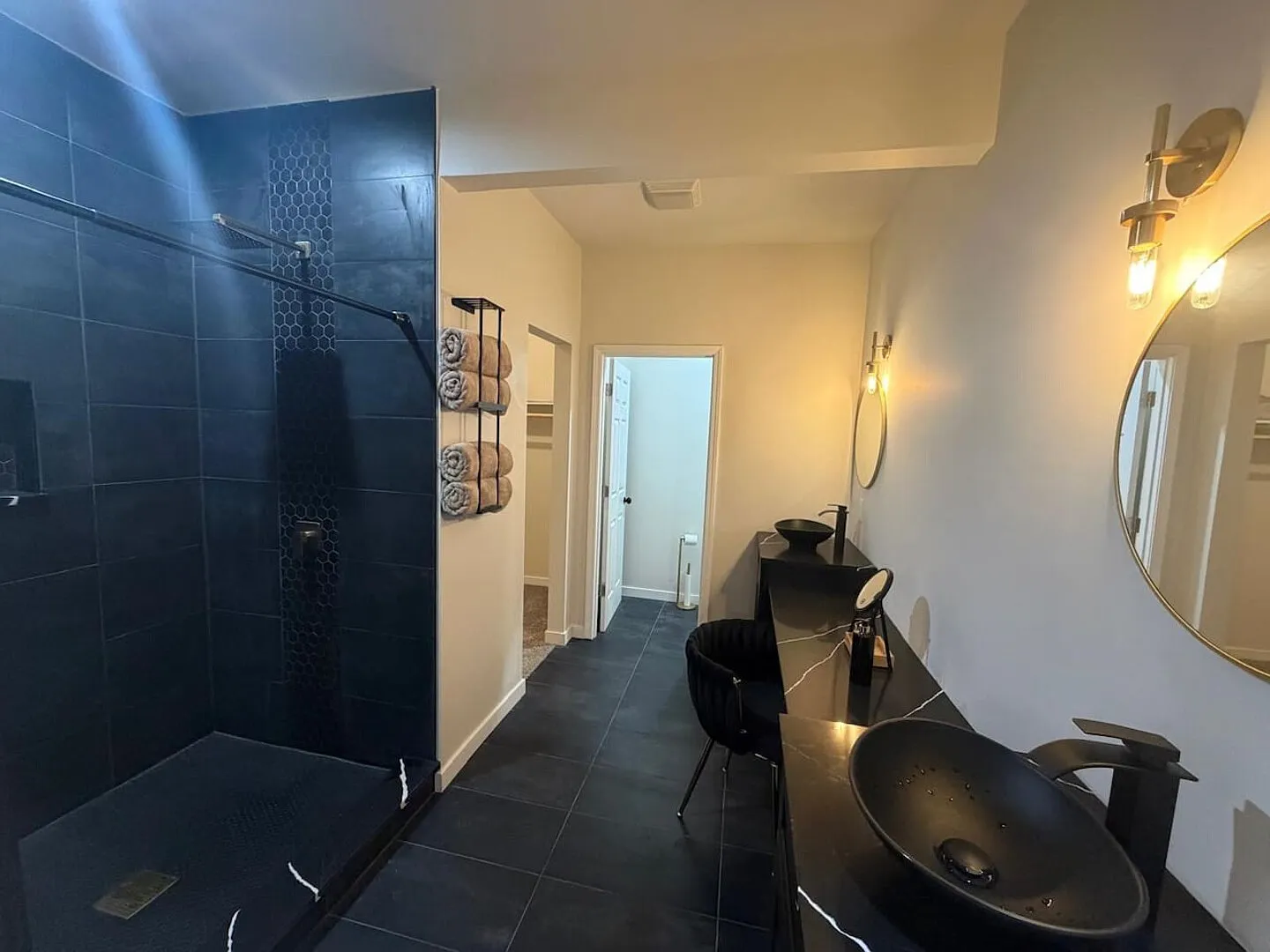 Sunset Designer Condo by the Park | Sleeps 10 — Photo 2