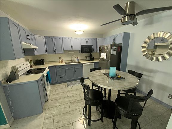 3rd image of 865 Main St #204