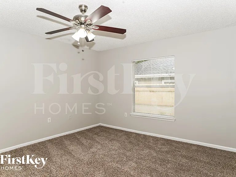 2137 Featherwood Dr W — Photo 10