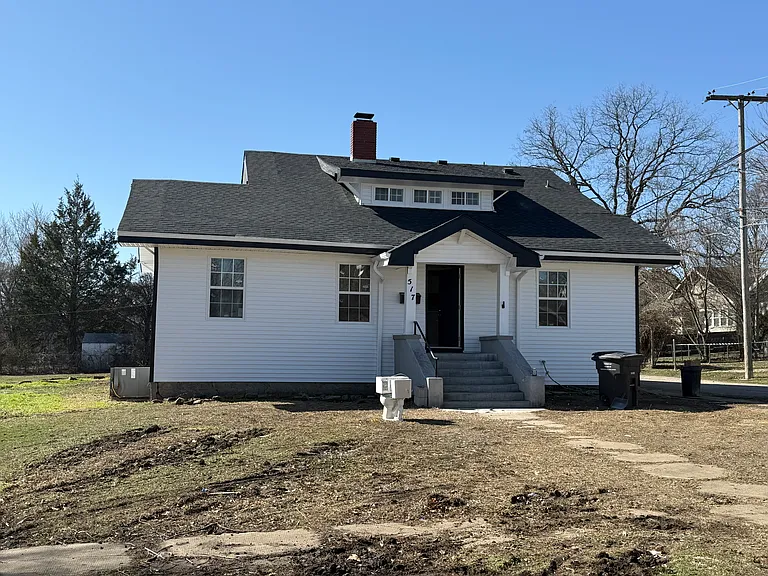 517 E 8th St #A — Photo 3