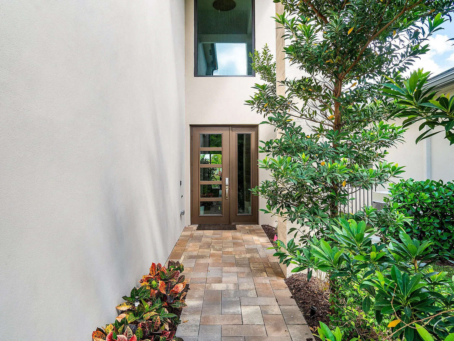5 bed, 5.0 bath, 3687 sqft, $15,000 — Photo 4