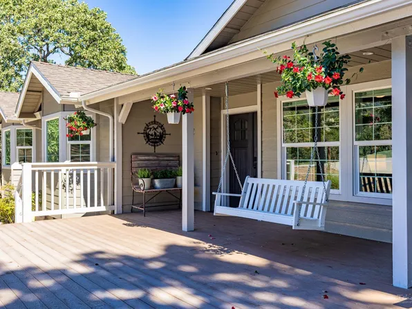24701 Flatiron Ct, Tehachapi, CA 93561