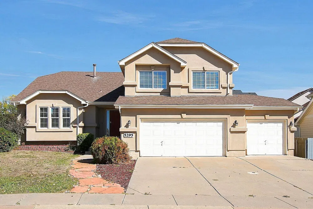 3 bed, 2.5 bath, 3612 sqft, $3,125 — Photo 1