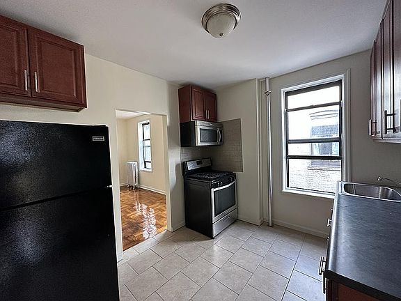 2nd image of 1649 Bedford Ave #2