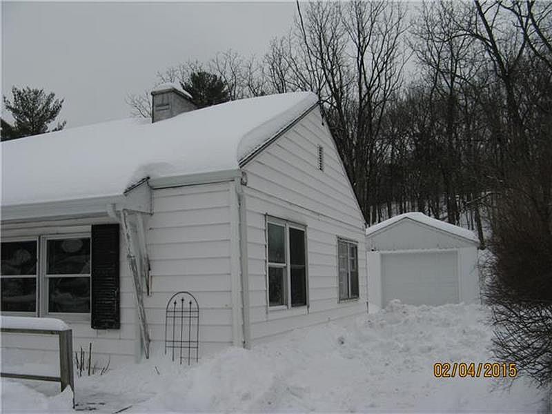 2nd image of 106 Glen St