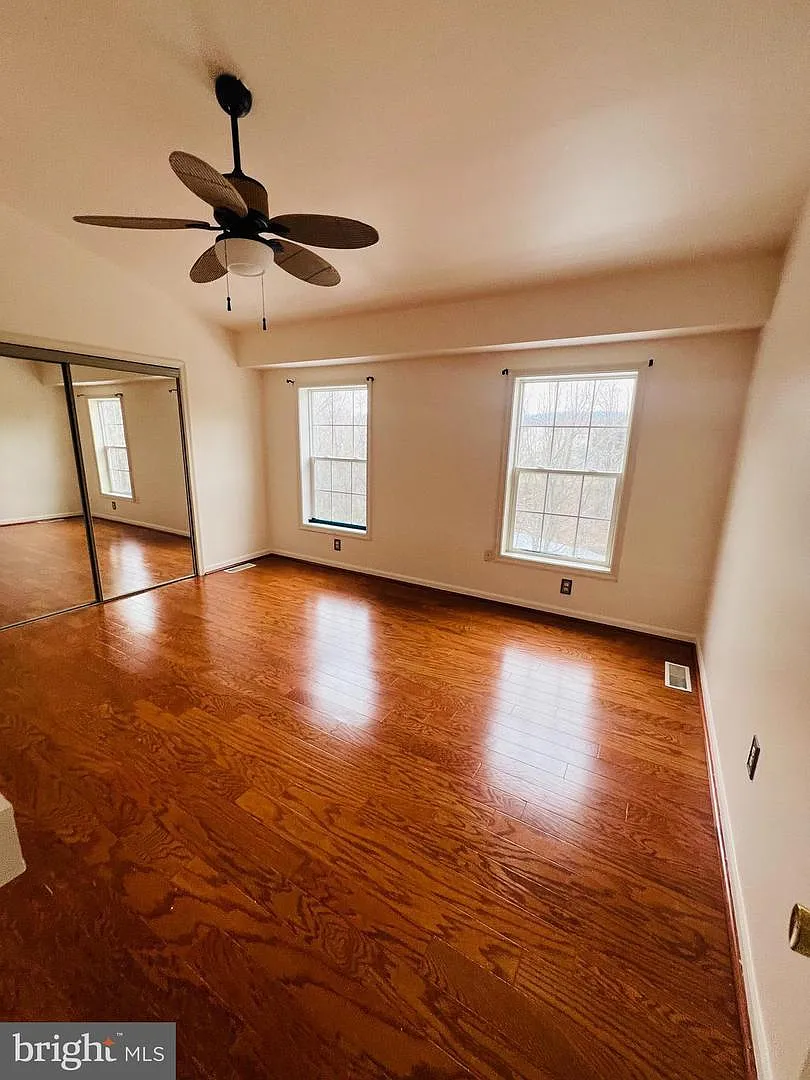 2 bed, 2.5 bath, 1860 sqft, $1,700 — Photo 3
