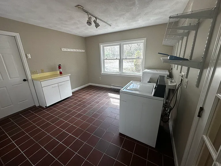 487 Carpenter Ln — Photo 22