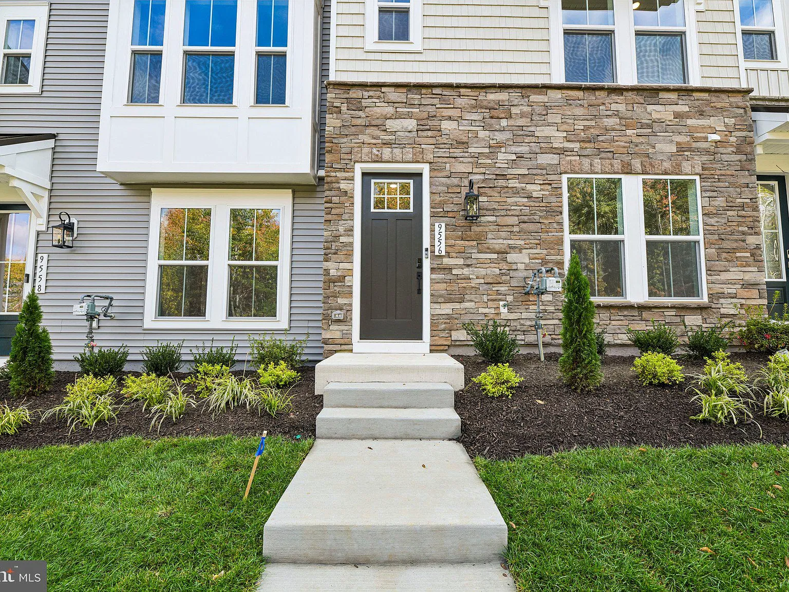 4 bed, 1.5 bath, 2008 sqft, $2,895 — Photo 3