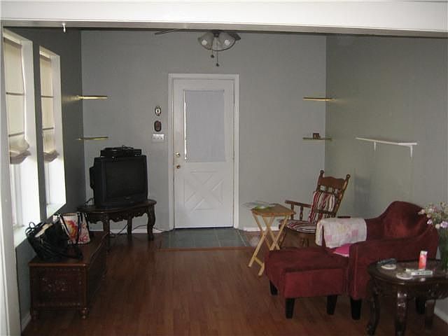 2nd image of 523 S Rio Grande St