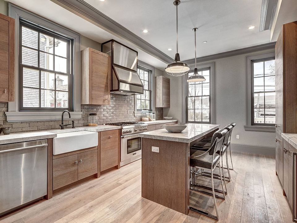 1st image of 25 Church St