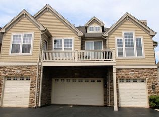 345 Sundown Ct, Wauconda, IL