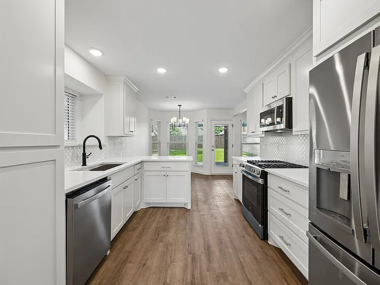1916 Arbor Creek Dr — Photo 10