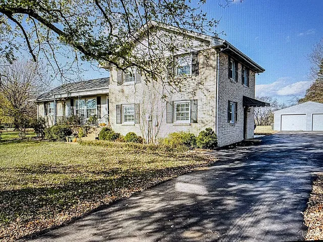 9576 Mullins Rd — Photo 1