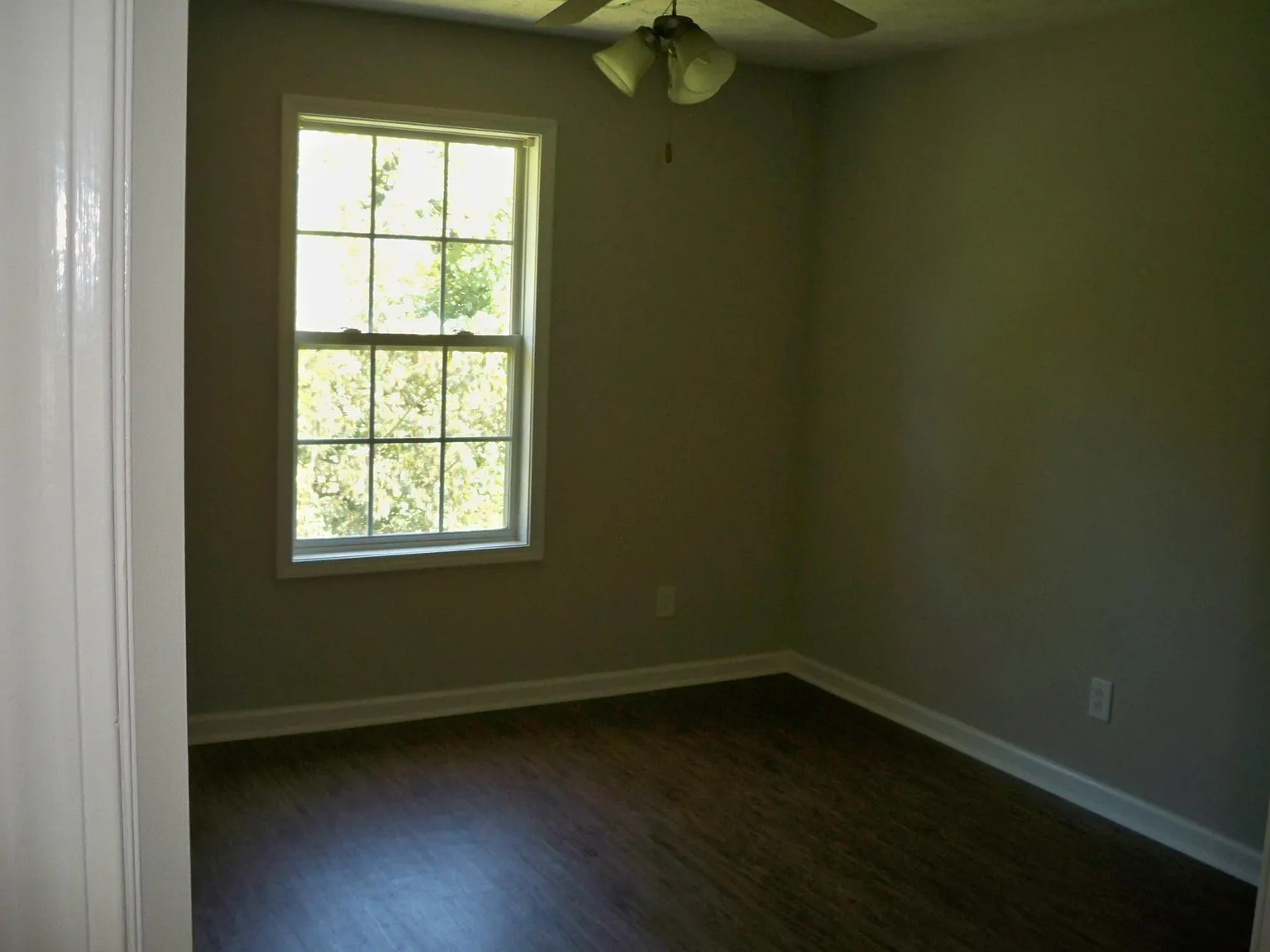2 bed, 1.5 bath, 1100 sqft, $995 — Photo 2