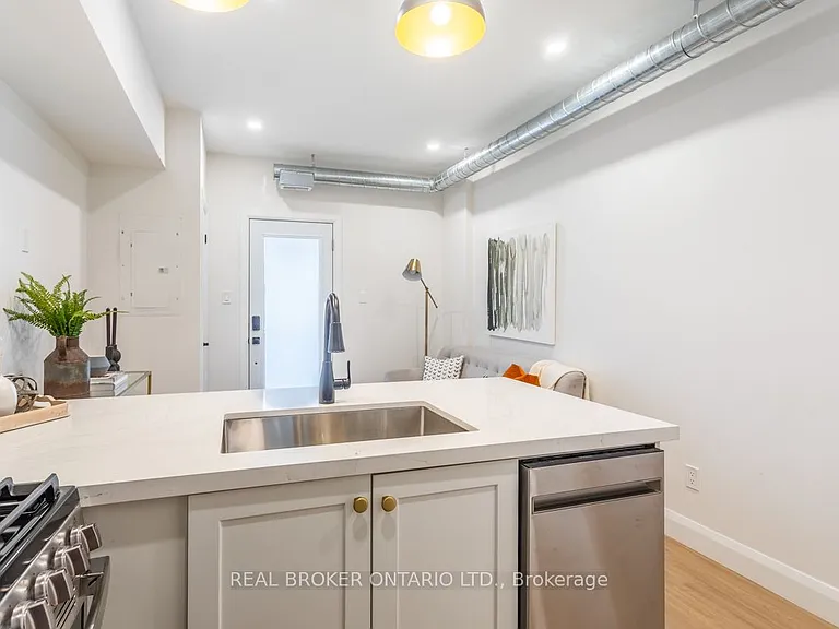 113 Catharine St N #1 — Photo 3