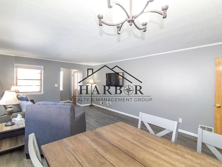 5th Avenue SE Duplex — Photo 9