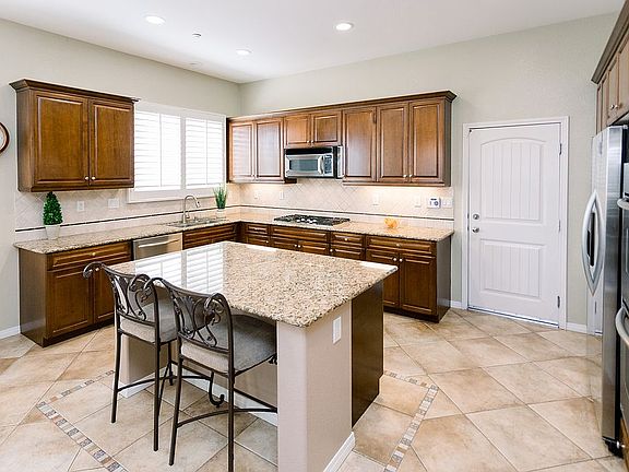 4th image of 15099 Willow Wood Ln