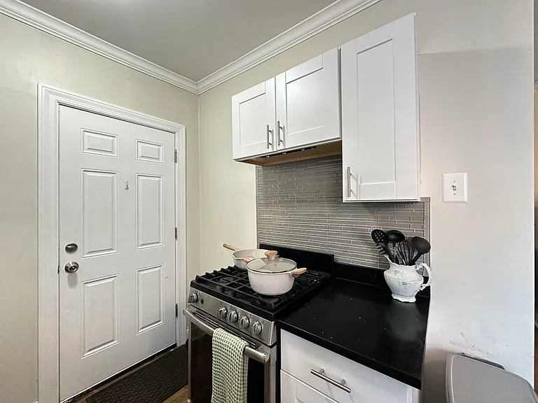 3817 N Greenview Ave #E2 — Photo 8