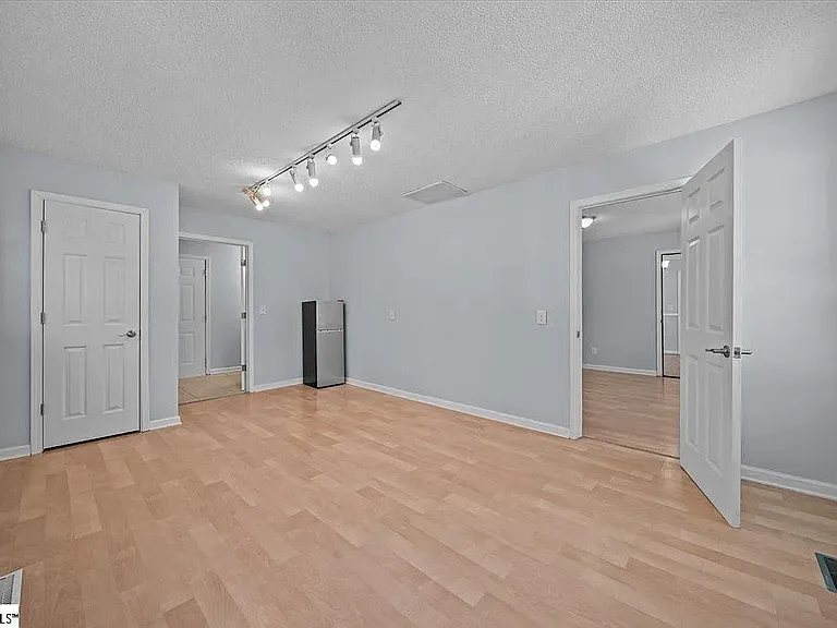 294 N Suber Rd — Photo 8