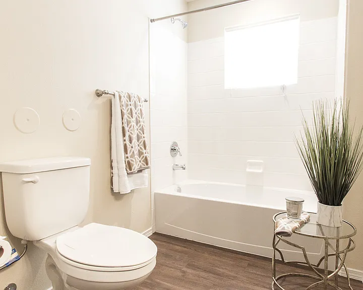 500 S Yarbrough Dr — Photo 6