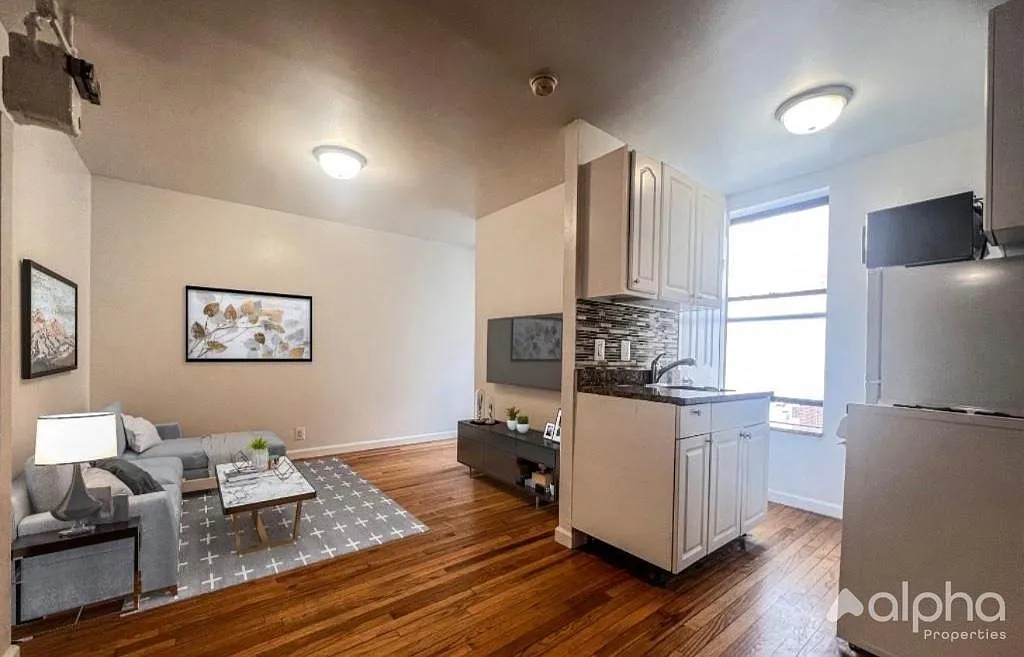 Building Photo - 332 E 95th St #34