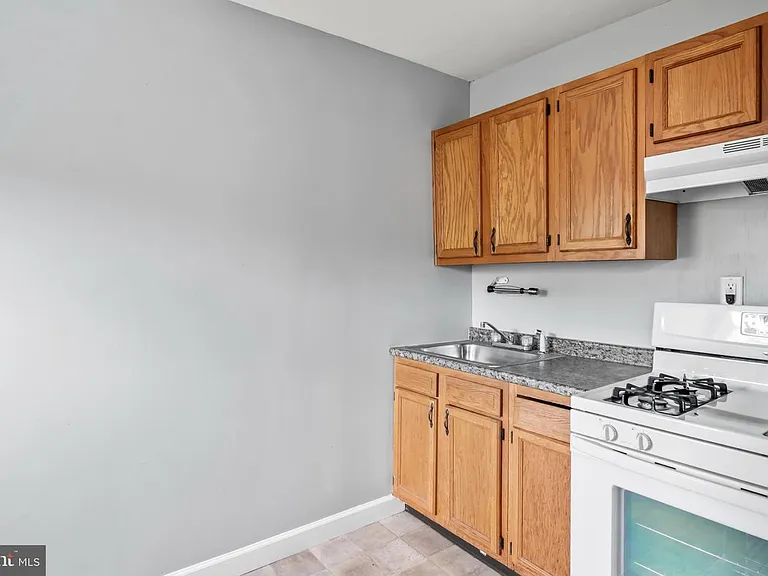 1411 Filbert St #2 — Photo 7