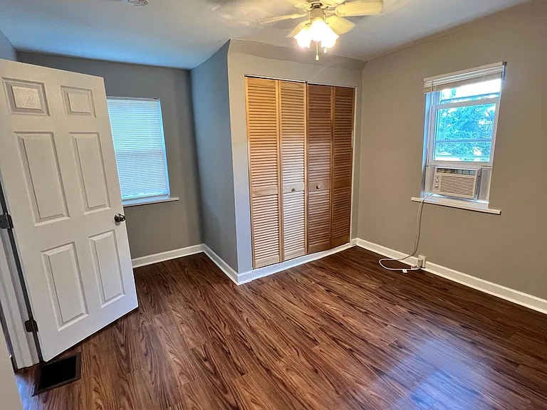 2127 Milligan Ave — Photo 6