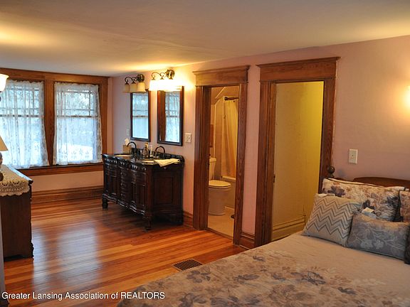 4th image of 1712 Bradley Ave