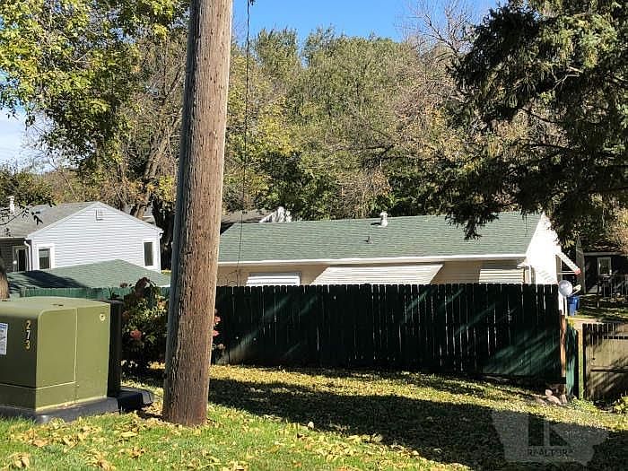 2nd image of 515 Lyon Ave