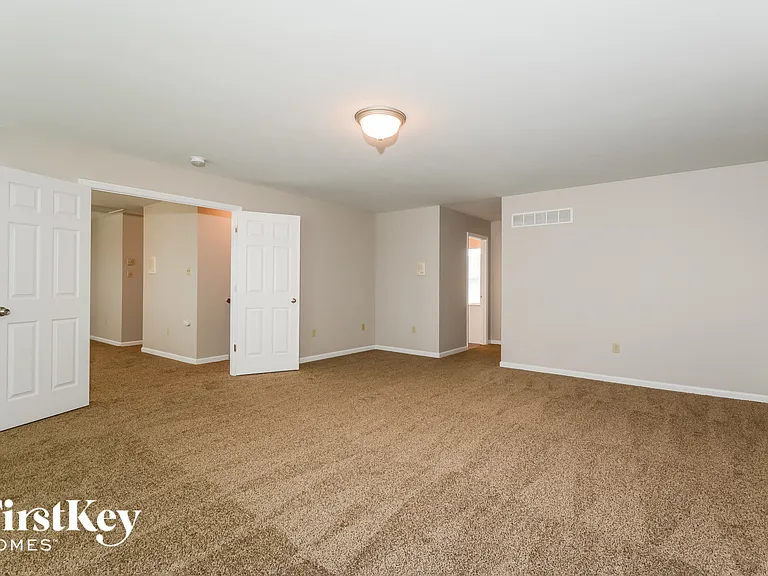 218 Greenshire Ln — Photo 10