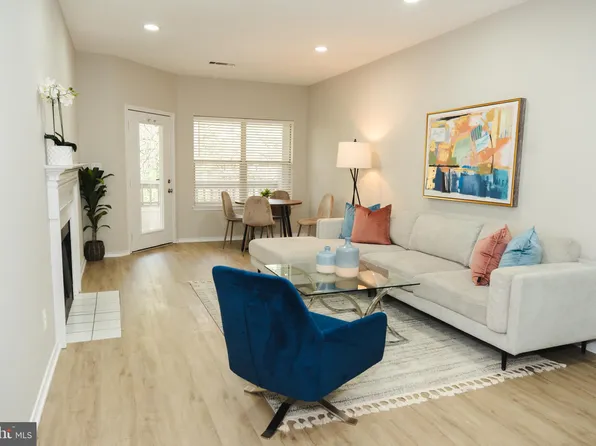 4401 Sedgehurst Dr APT 204, Fairfax, VA 22033