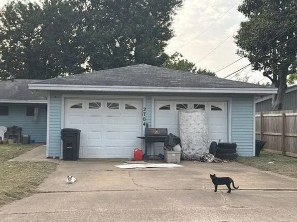 2704 Uvalde Ave, Nederland, TX 77627