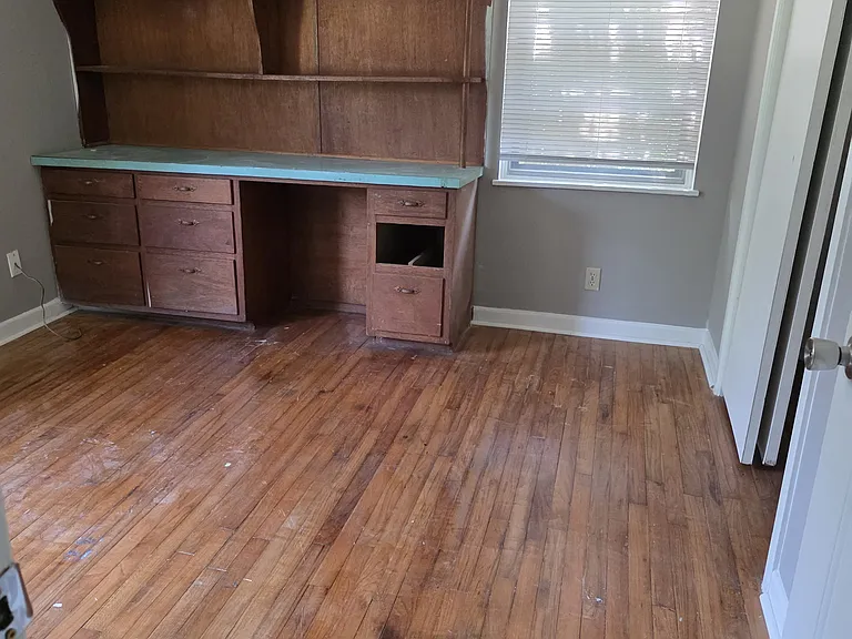 1202 S 6th St — Photo 3