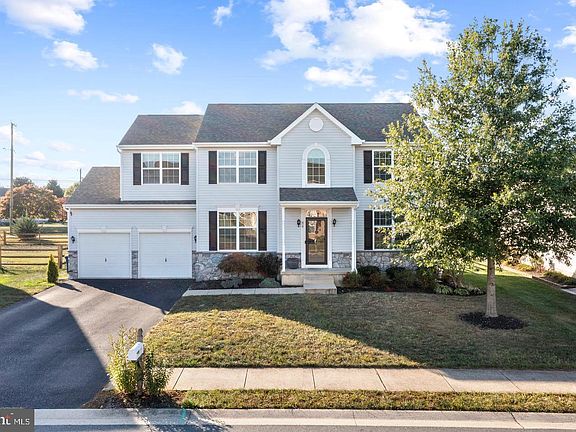 2nd image of 56 Shady Creek Ln
