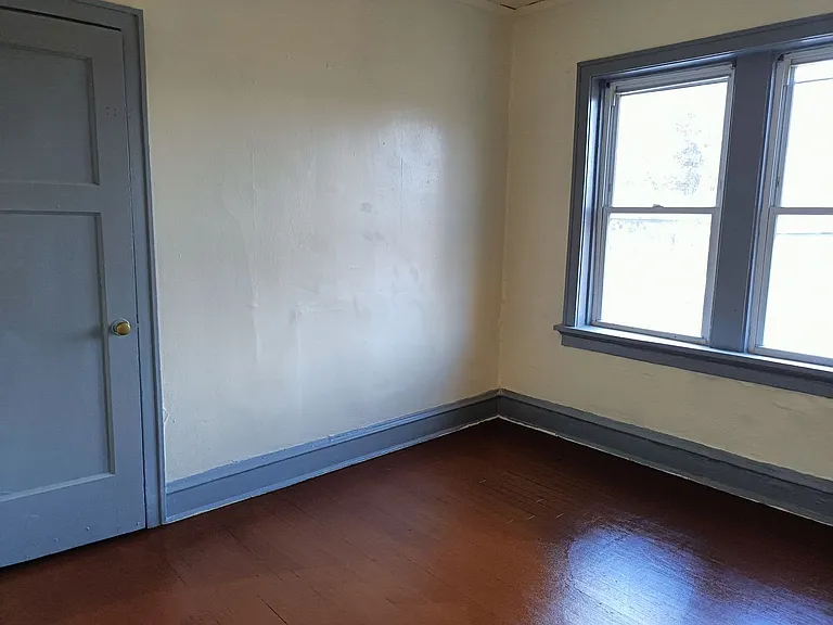 3112 W Glendale Ave — Photo 4