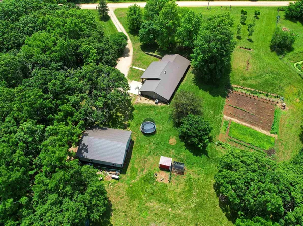 12916 70th St, Oskaloosa, KS 66066