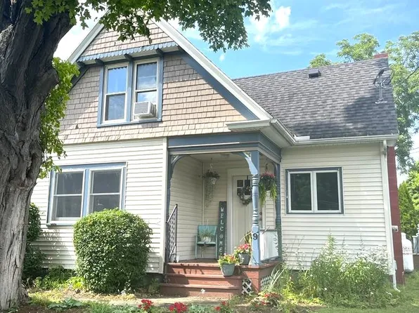 9 Lyon St, Naples, NY 14512